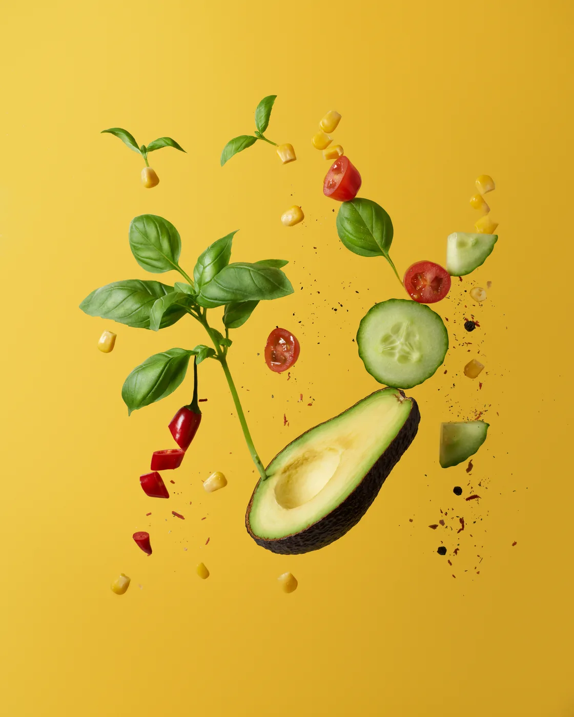 Balanced plate with vegetables, grains and protein-rich everyday food